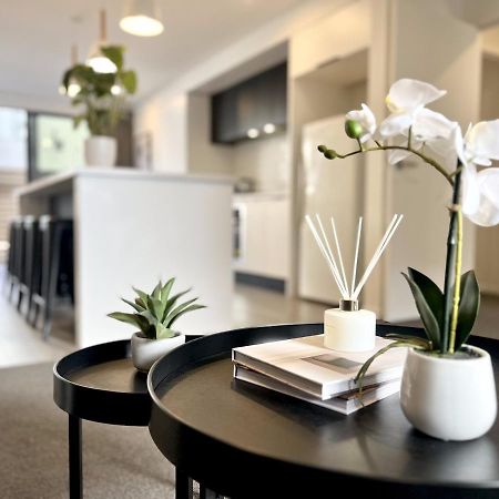 Modern & Central City - By Kosh Bnb Hamilton Bagian luar foto